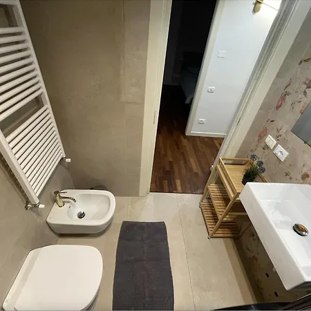 - Jacuzzi Bath Apartment *