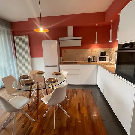 - Jacuzzi Bath Apartment *