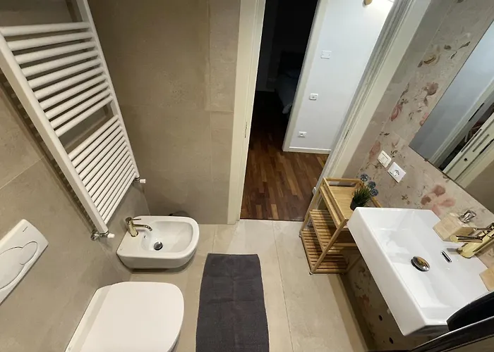 - Jacuzzi Bath Apartament *